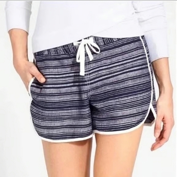 EUC Athleta Jacquard Sandbar Shortie Size 12 100% linen Navy White Stripe - Picture 1 of 13